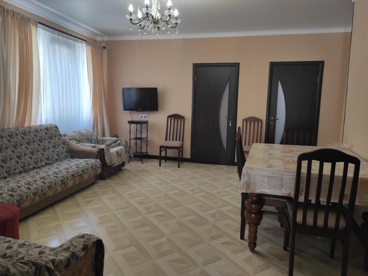 Гостевой Дом Лума Hotel Szuhumi Kültér fotó