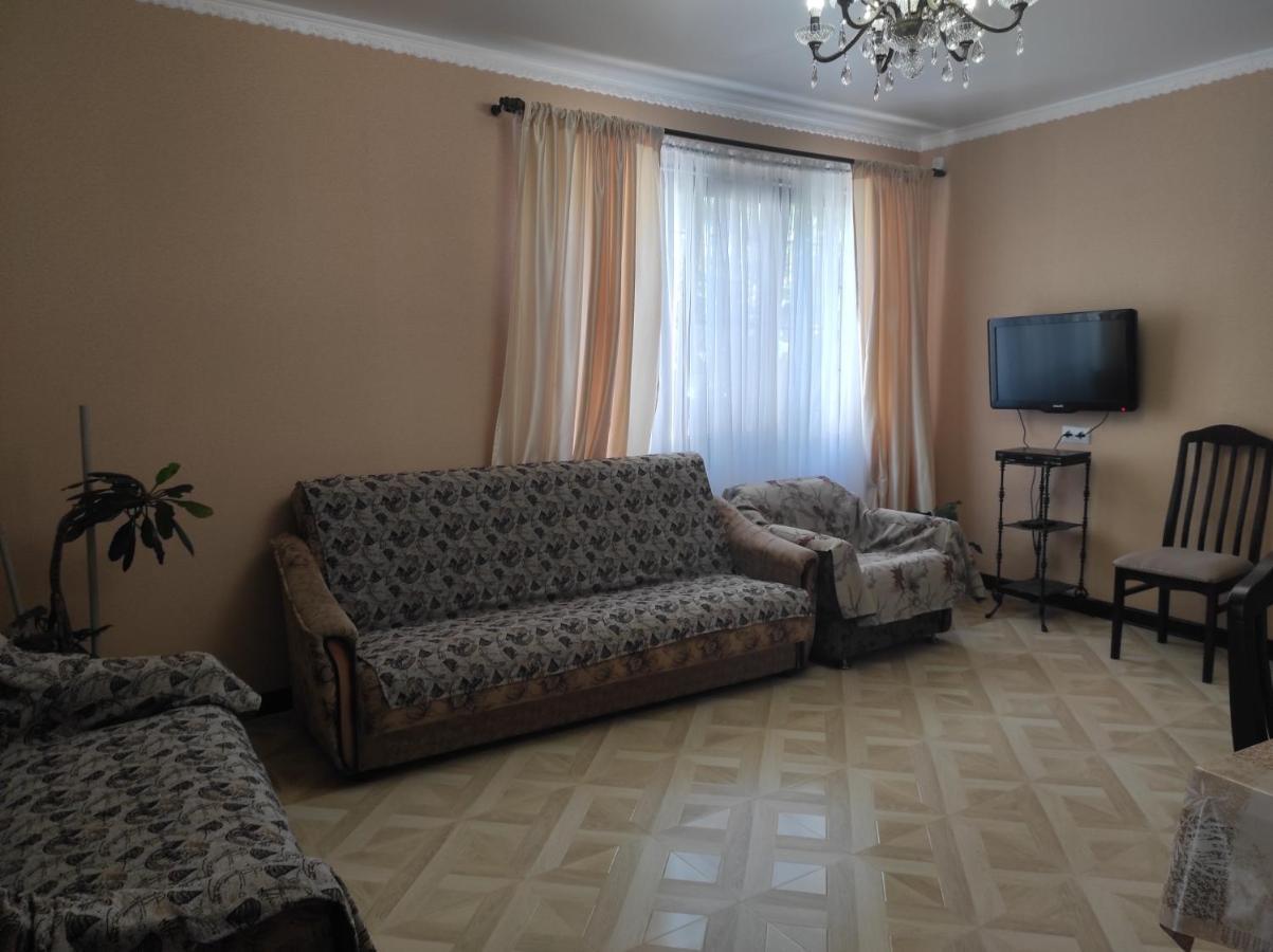 Гостевой Дом Лума Hotel Szuhumi Kültér fotó